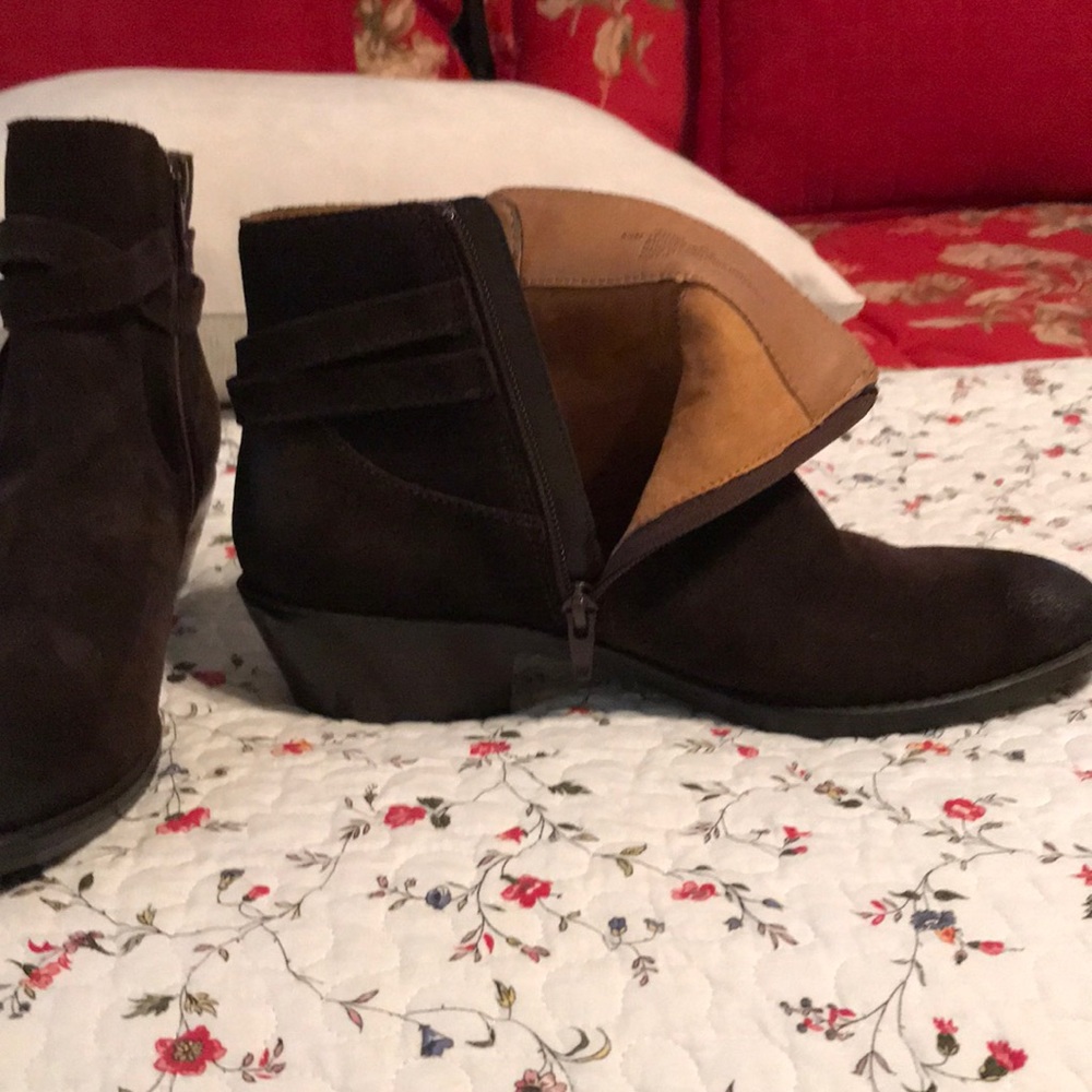 ❌SOLD❌Sofft brand suede ankle boots booties🌼